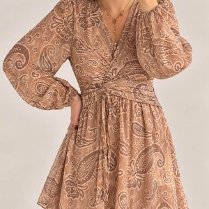 Robe courte à manches longues
